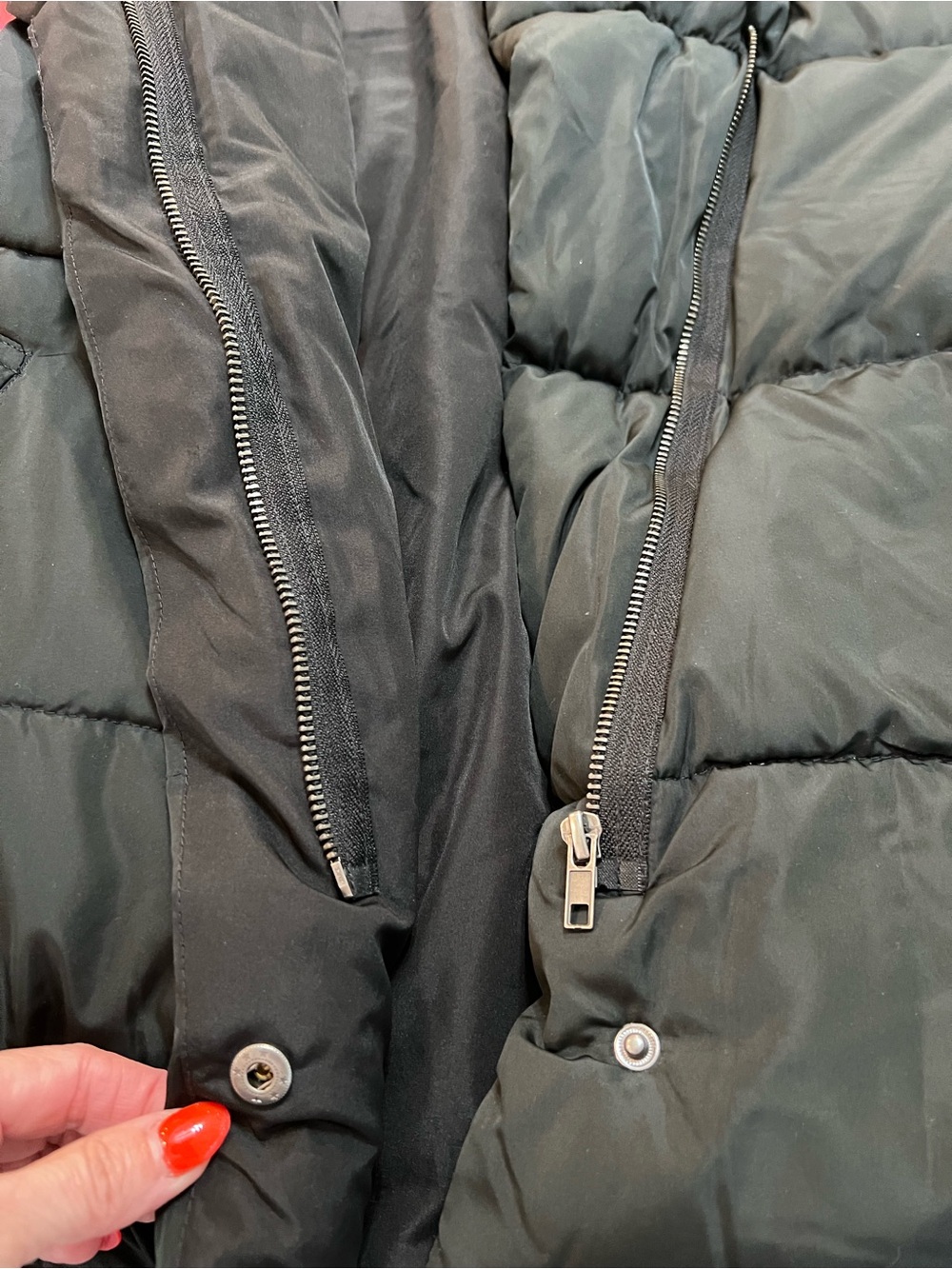 BDG Urban Outfitters Ladies Black High Collar Quilted Puffer‎ Vest. Size Medium. - Picture 10 of 13